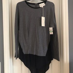 Two by Vince Camuto Gray Top with Shirttail hem